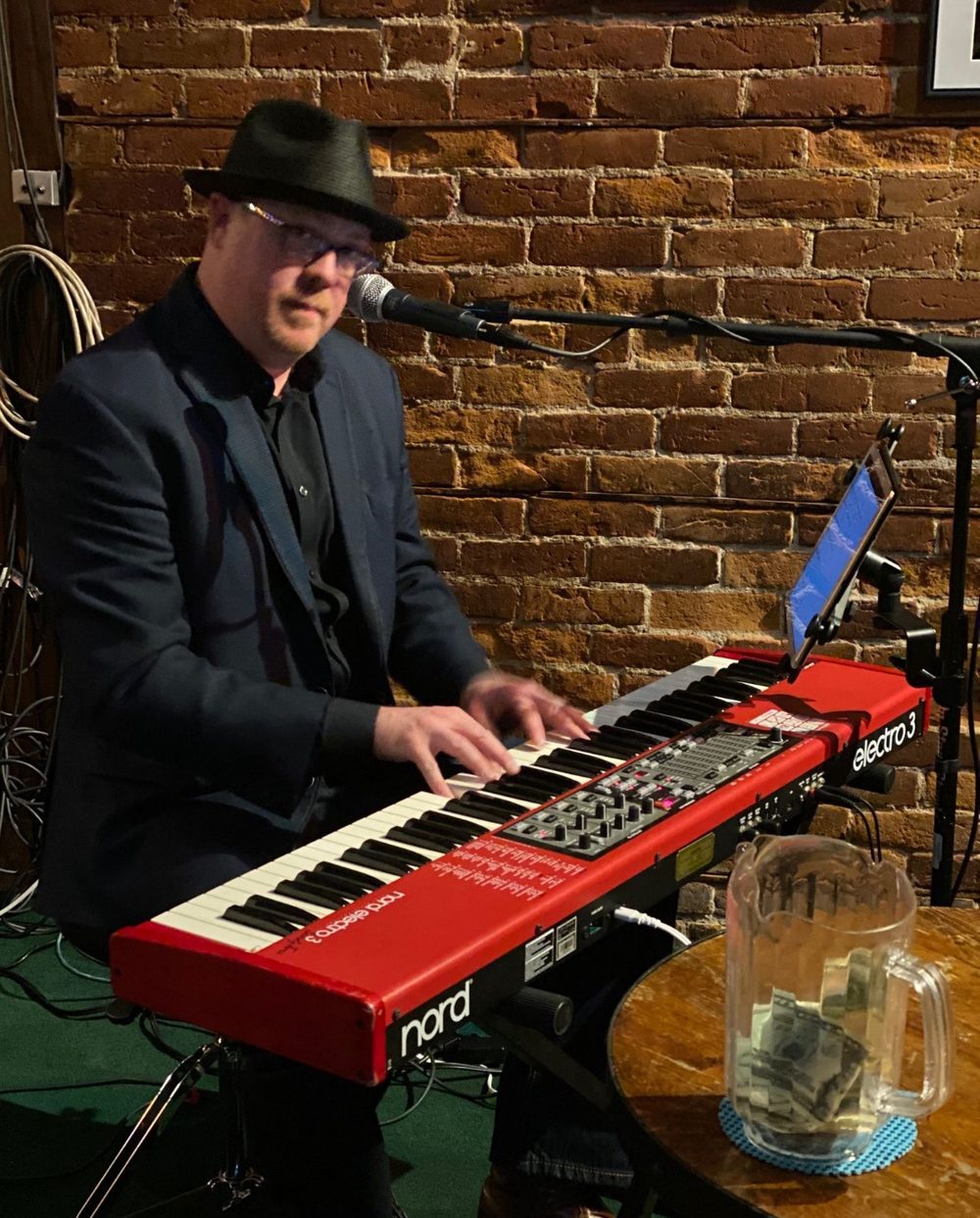 Solo piano and vocal lounge setting